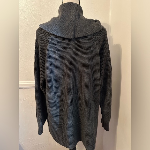 Micheal Kors sweater - Picture 6 of 14